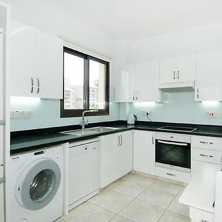 Beautiful 2-Bedroom Apartment - Great Location Paphos Luaran gambar