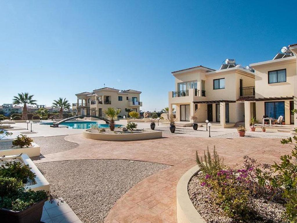 Beautiful 2-Bedroom Apartment - Great Location Paphos Luaran gambar