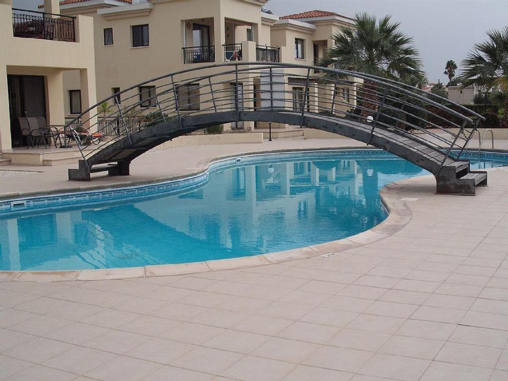 Beautiful 2-Bedroom Apartment - Great Location Paphos Luaran gambar