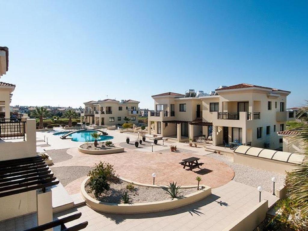 Beautiful 2-Bedroom Apartment - Great Location Paphos Luaran gambar