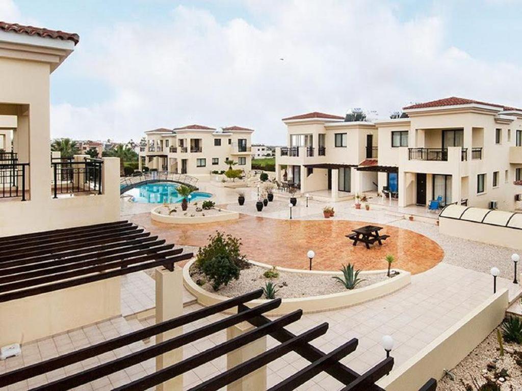 Beautiful 2-Bedroom Apartment - Great Location Paphos Luaran gambar