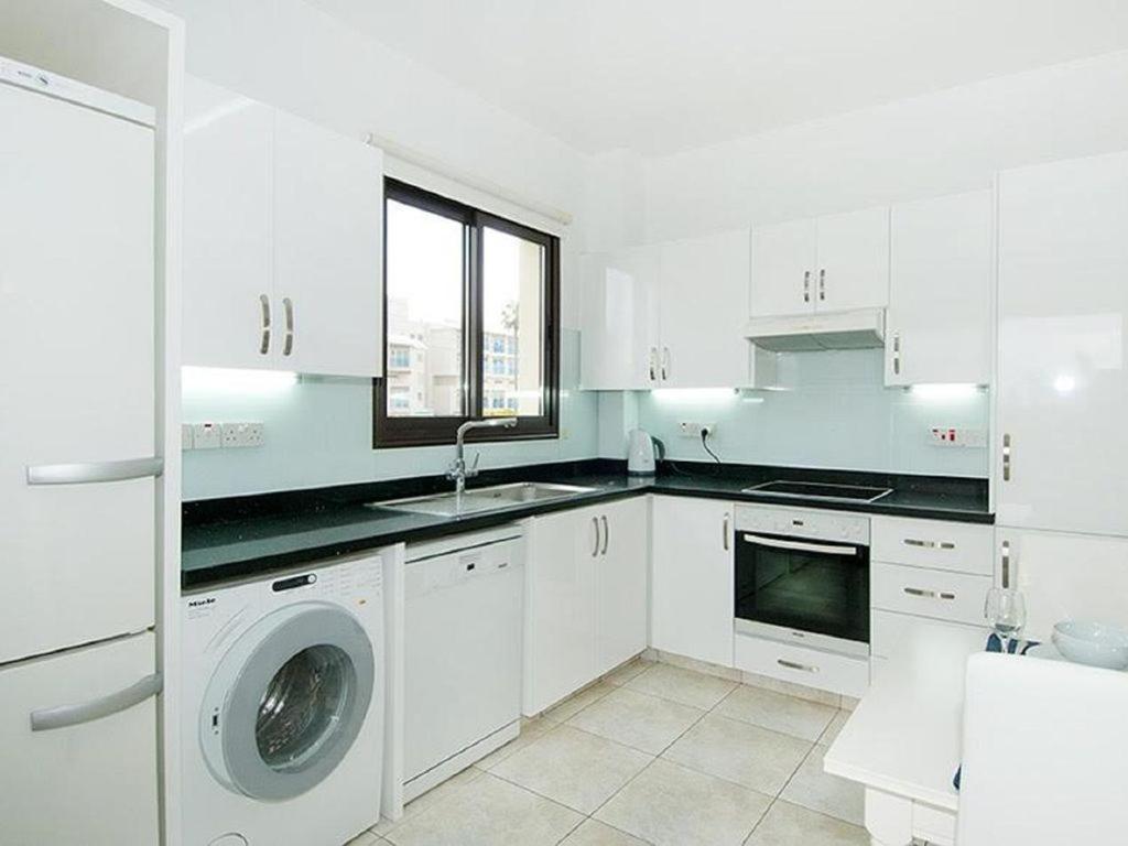 Beautiful 2-Bedroom Apartment - Great Location Paphos Luaran gambar