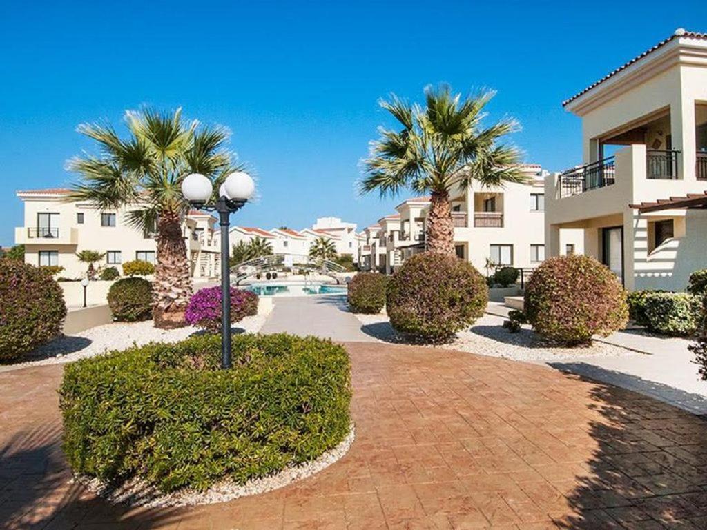 Beautiful 2-Bedroom Apartment - Great Location Paphos Luaran gambar