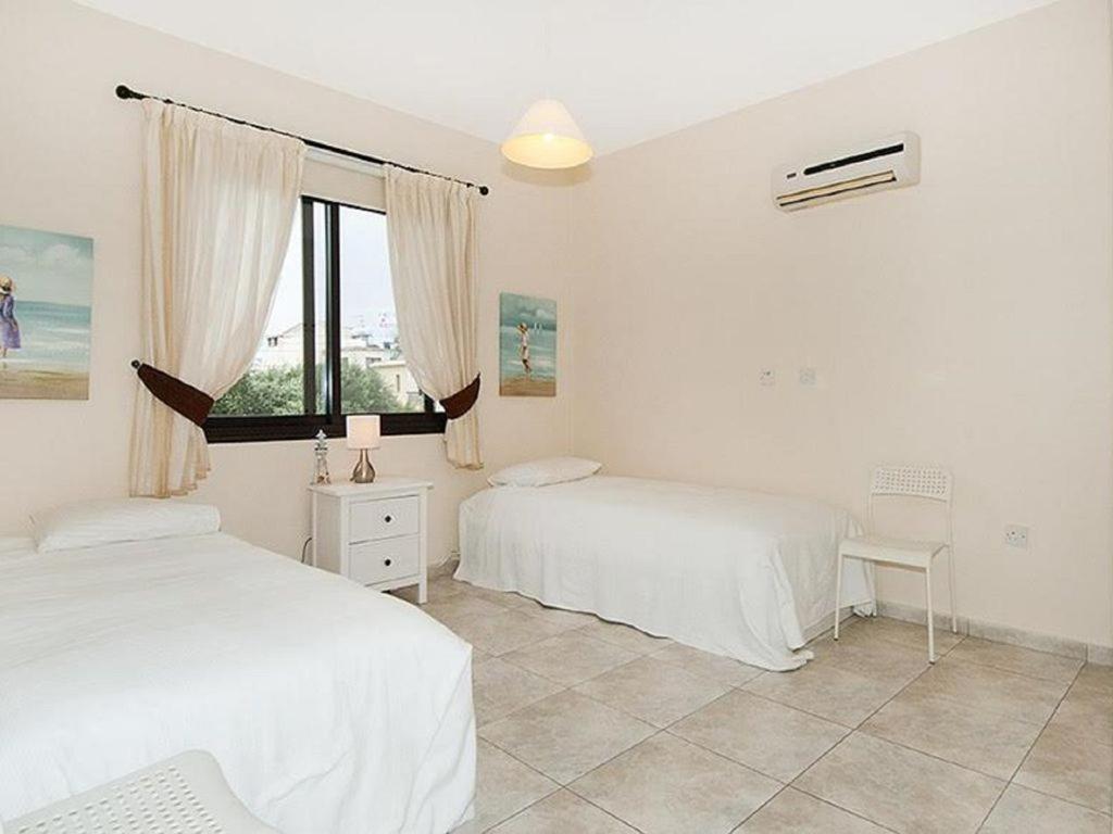Beautiful 2-Bedroom Apartment - Great Location Paphos Luaran gambar